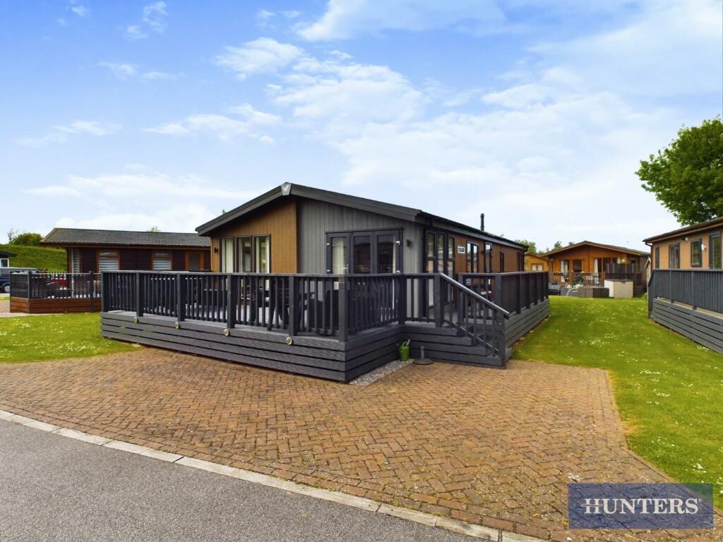 2 bedroom park home for sale in Old Malton Road, Staxton, Scarborough, YO12