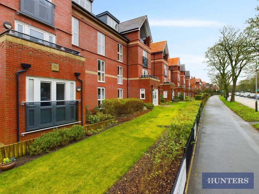 2 bedroom apartment for sale in Filey Road, Scarborough, YO11