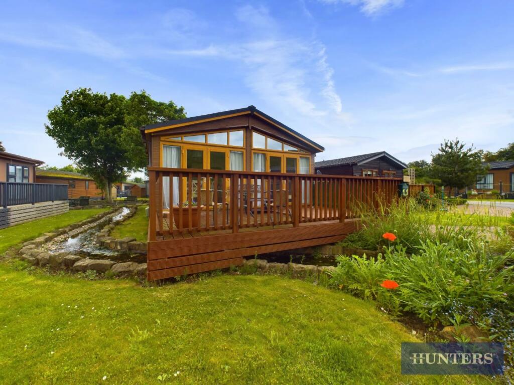 2 bedroom park home for sale in Old Malton Road, Staxton, Scarborough, YO12