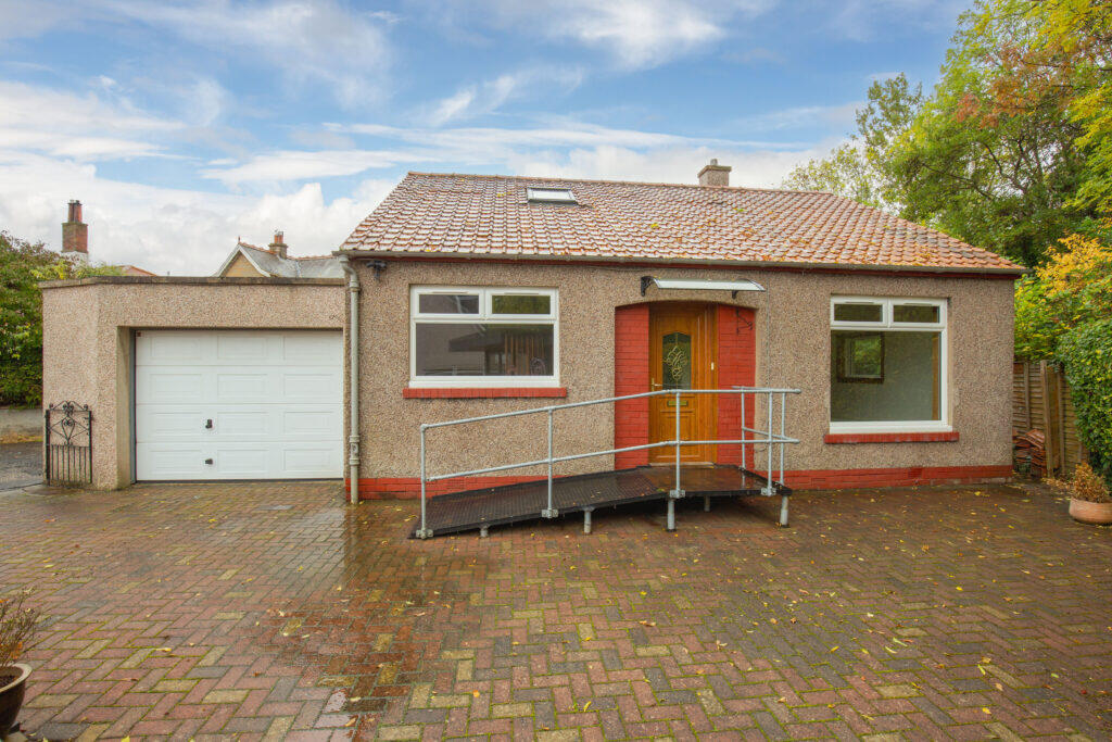 Main image of property: 34 Viewfield Road, Juniper Green, EH14 5BE