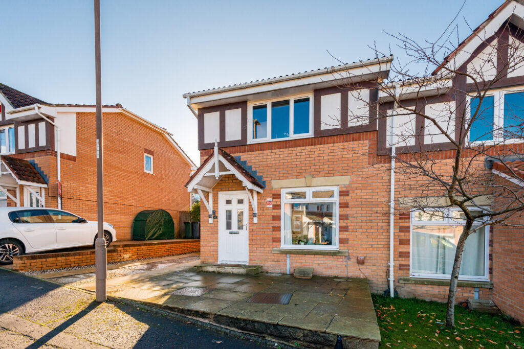 Main image of property: 42 Kilngate Brae, Edinburgh, EH17 8UU