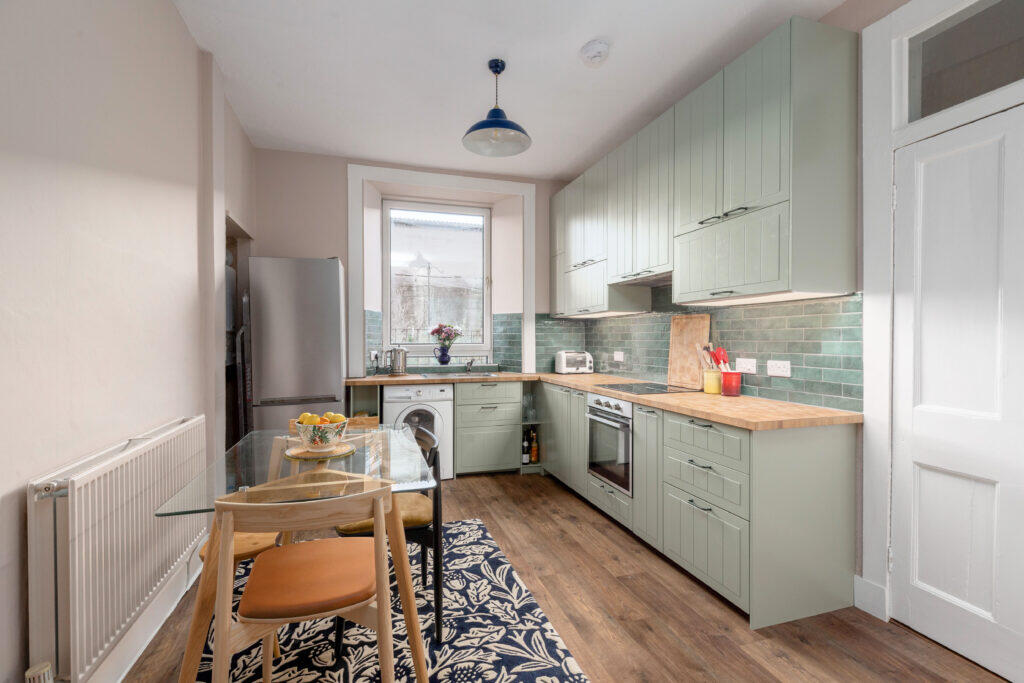 Main image of property: 40/3 Hawthornvale, Newhaven, EH6 4JW