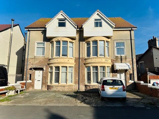 Main image of property: Sunnydene Holiday Flats, Beaufort Avenue, FY2