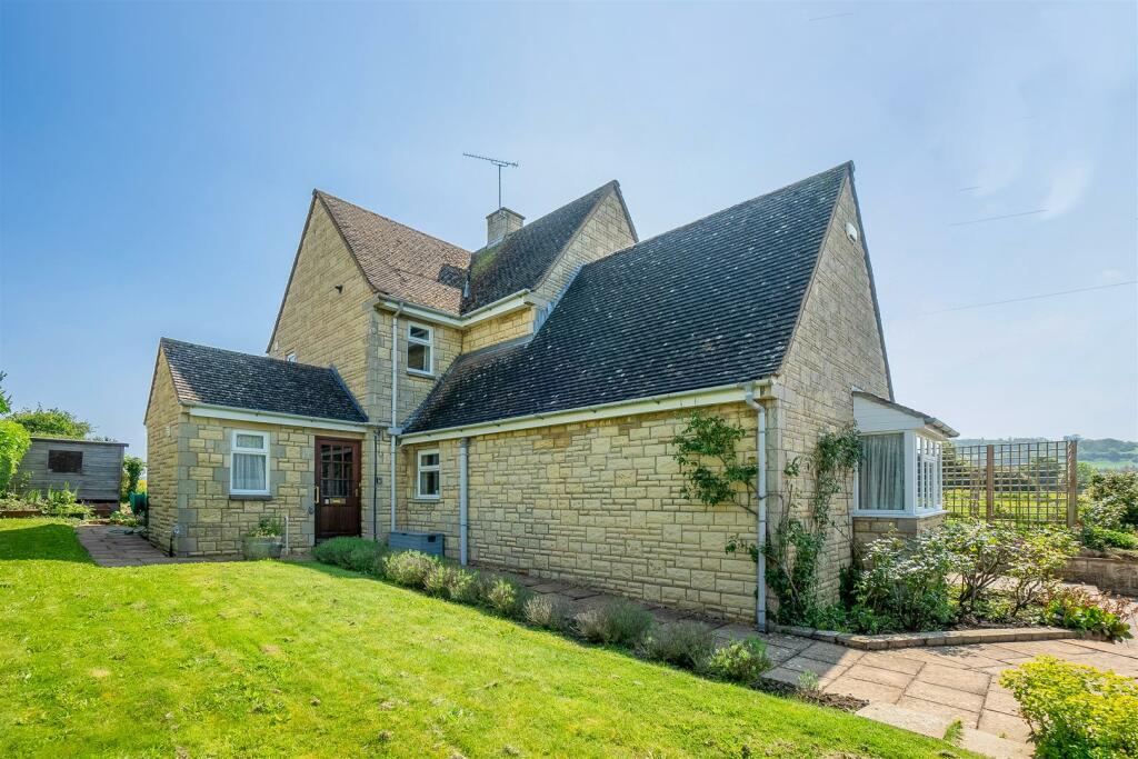 3 bedroom detached house for sale in WestonSubedge, Chipping Campden, GL55