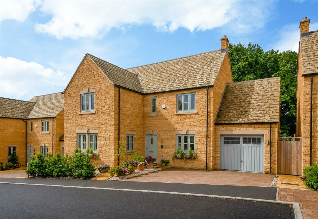4 bedroom detached house for sale in New Barrels Pitch, Chipping Campden, GL55
