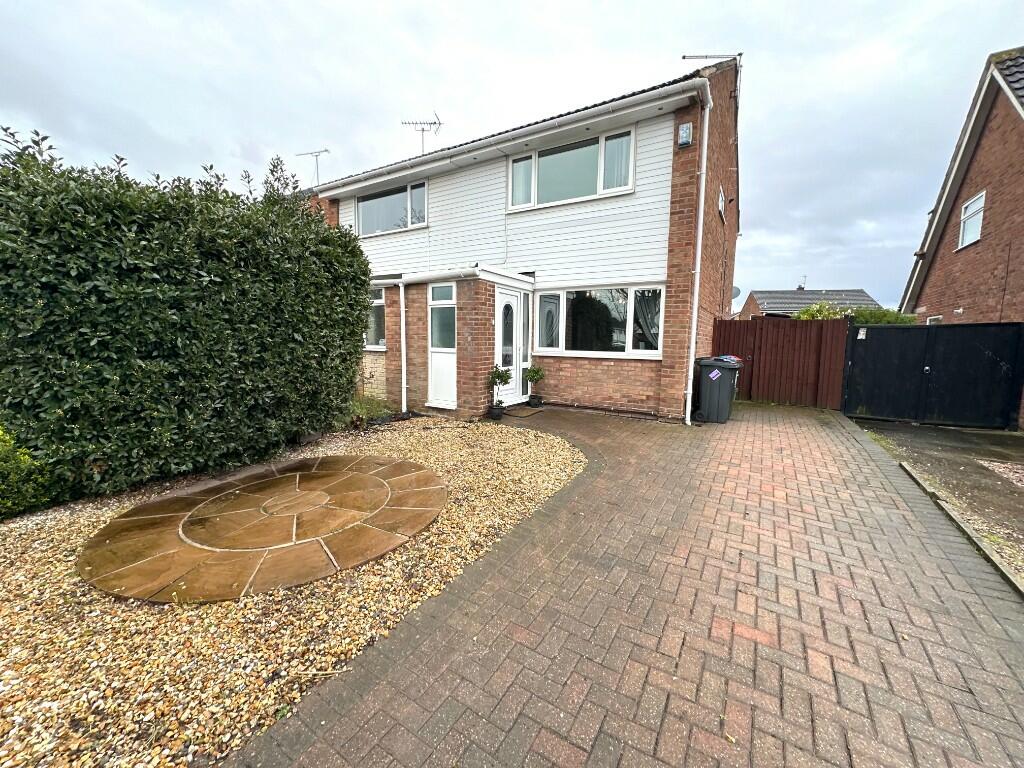 2 bedroom semidetached house for sale in Hope Farm Road, Great Sutton