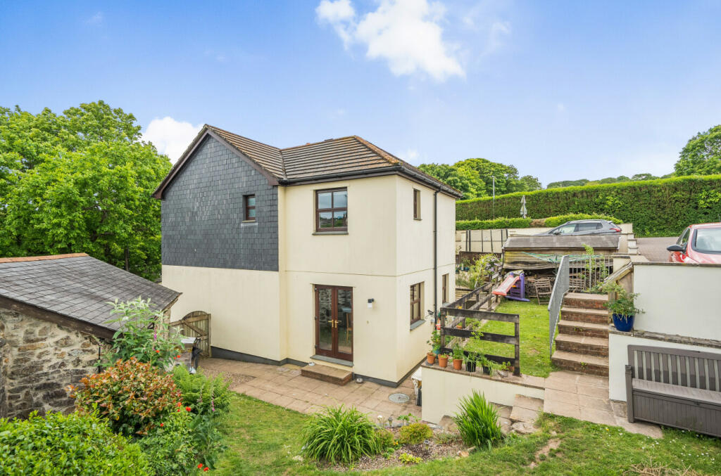 3 bedroom end of terrace house for sale in Church Hill, Chacewater