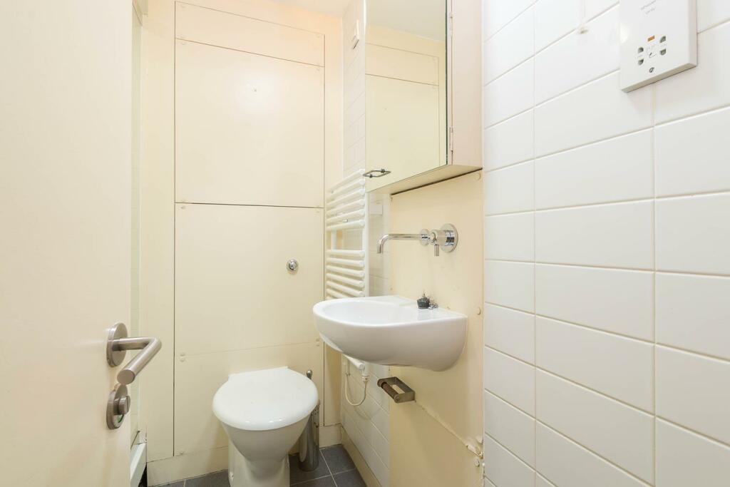 Additional property image - Cathedral Apartments, Barwick Street, B3 2NT