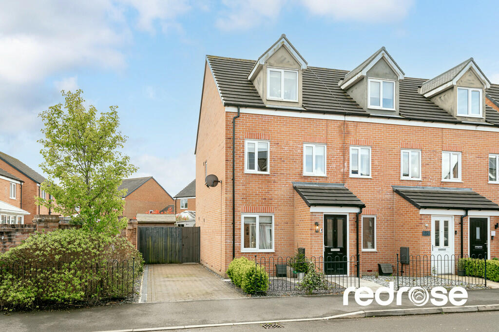 3 bedroom town house for sale in Brookwood Way, Buckshaw Village