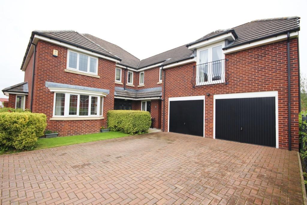 5 bedroom detached house for sale in Waltham Road, Buckshaw Village