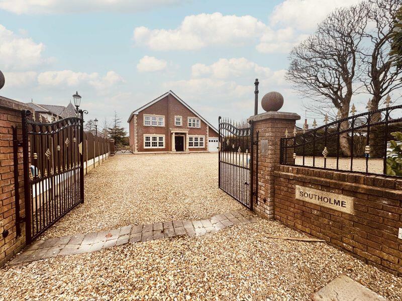 5 bedroom detached house for sale in Mains Lane, PoultonLeFylde, FY6 7LB, FY6