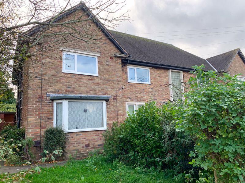 Main image of property: Purpose built F/F flat with gardens - Main Drive, Poulton-Le-Fylde