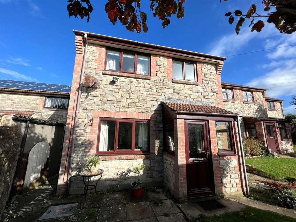 3 bedroom detached house for sale in Lower Putton Lane, Chickerell
