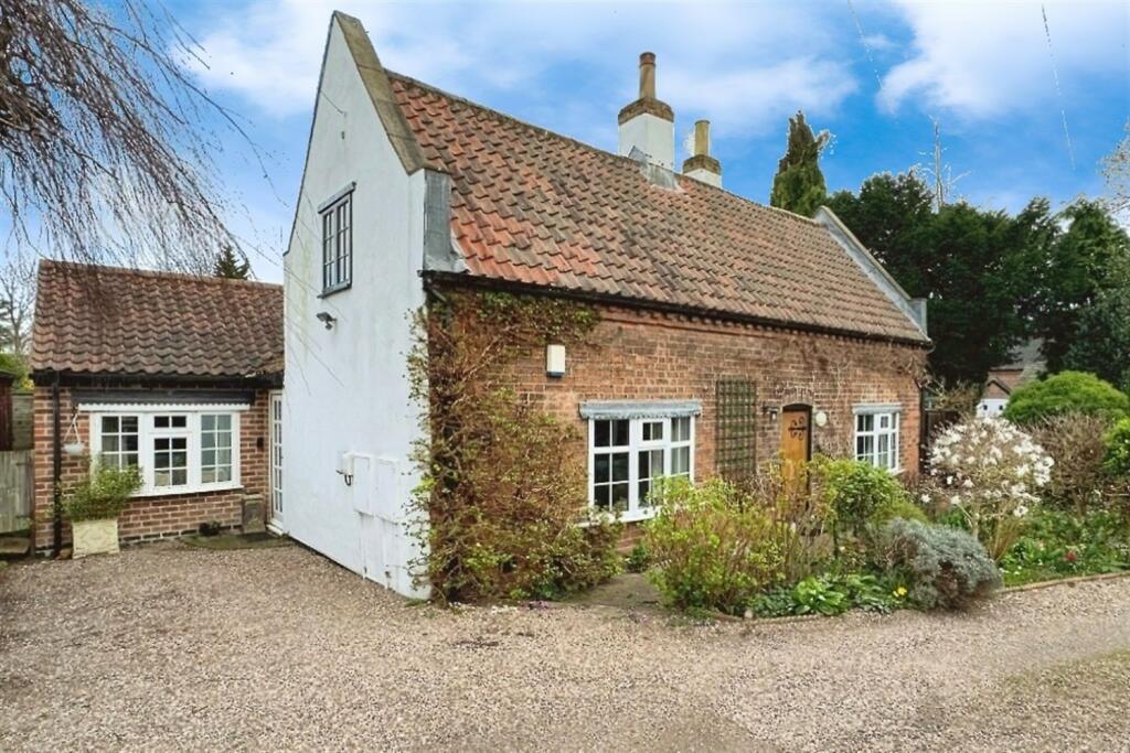 3 bedroom cottage for sale in The Green, Chilwell, NG9 5BE, NG9