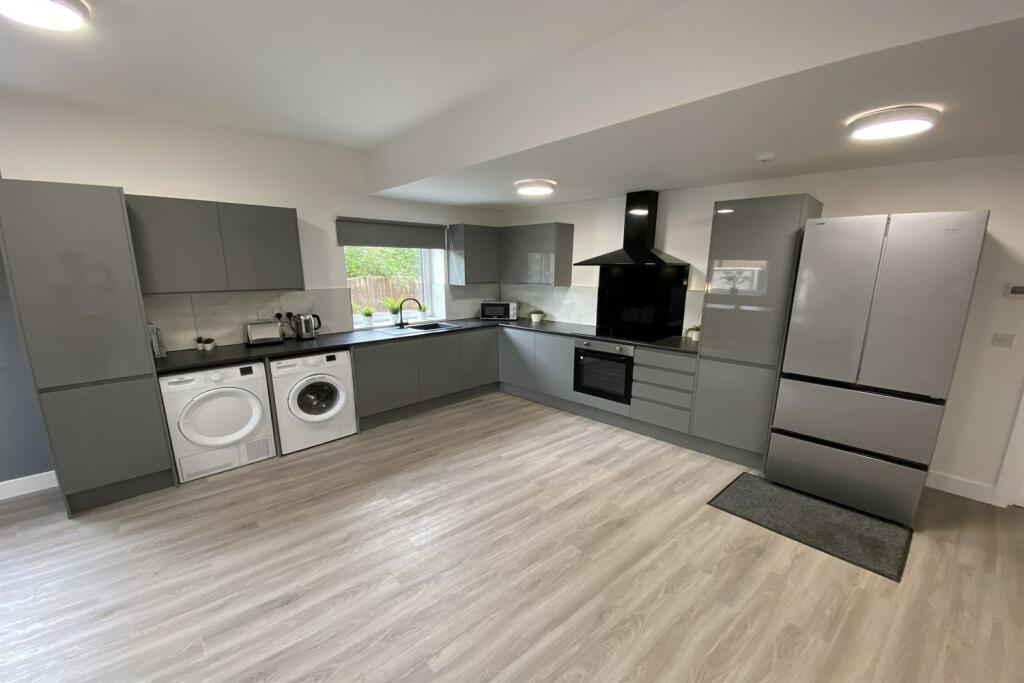 5 bedroom apartment for rent in The Annex @ Flewitt House, Middle St, Beeston, NG9 2AR, NG9