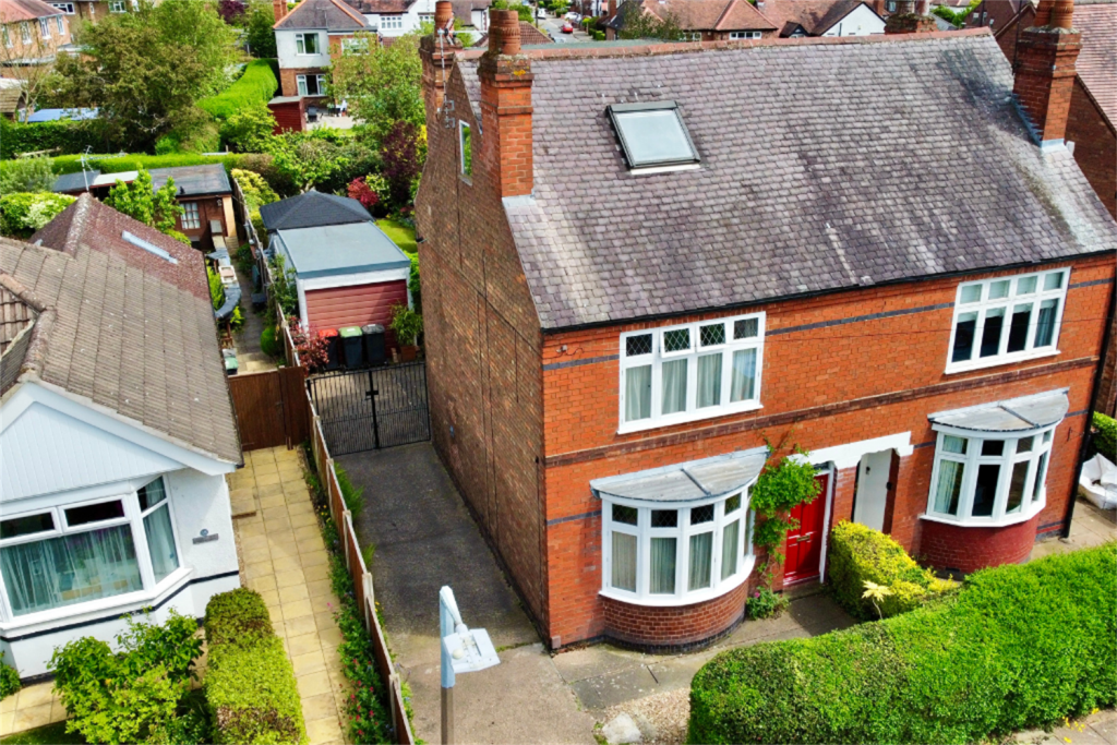 4 bedroom semi-detached house for sale in Louis Avenue, Beeston, NG9 1DX, NG9