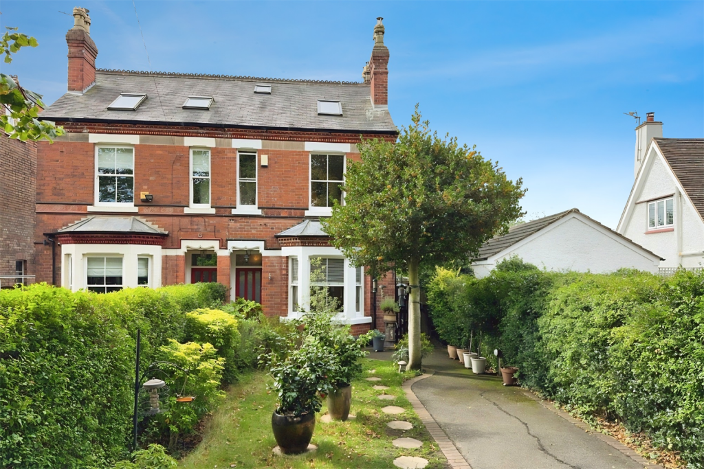 Main image of property: Grove Avenue, Beeston, NG9 4DZ