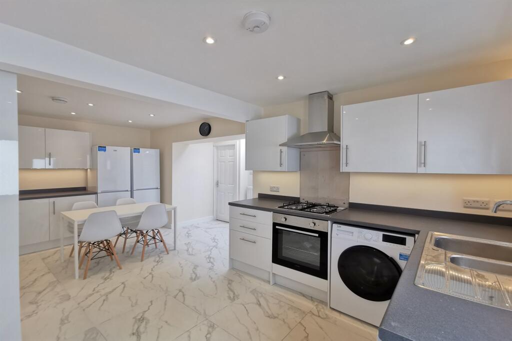 Main image of property: Salisbury Street, Beeston, NG9 2EQ