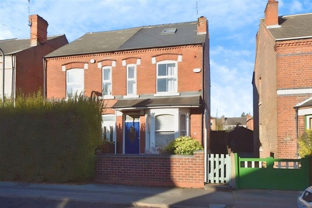 Main image of property: Park Street, Beeston, Nottingham NG9 1DH