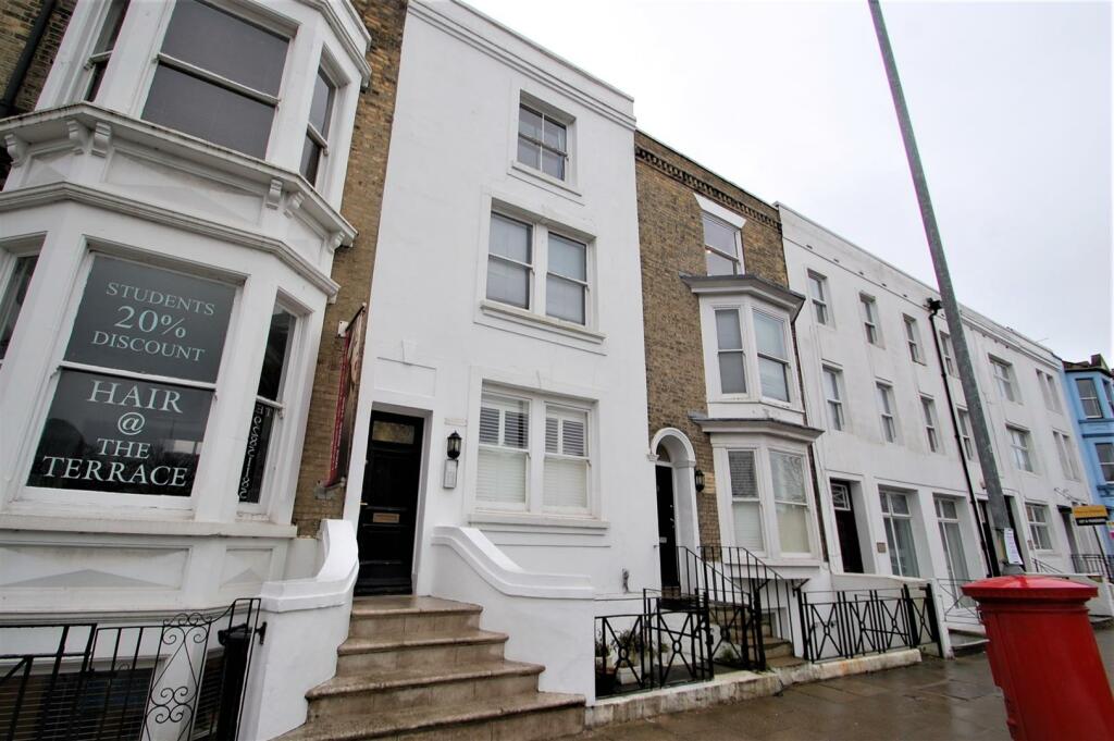 2 bedroom flat for rent in 18-19 Hampshire Terrace, Portsmouth, PO1