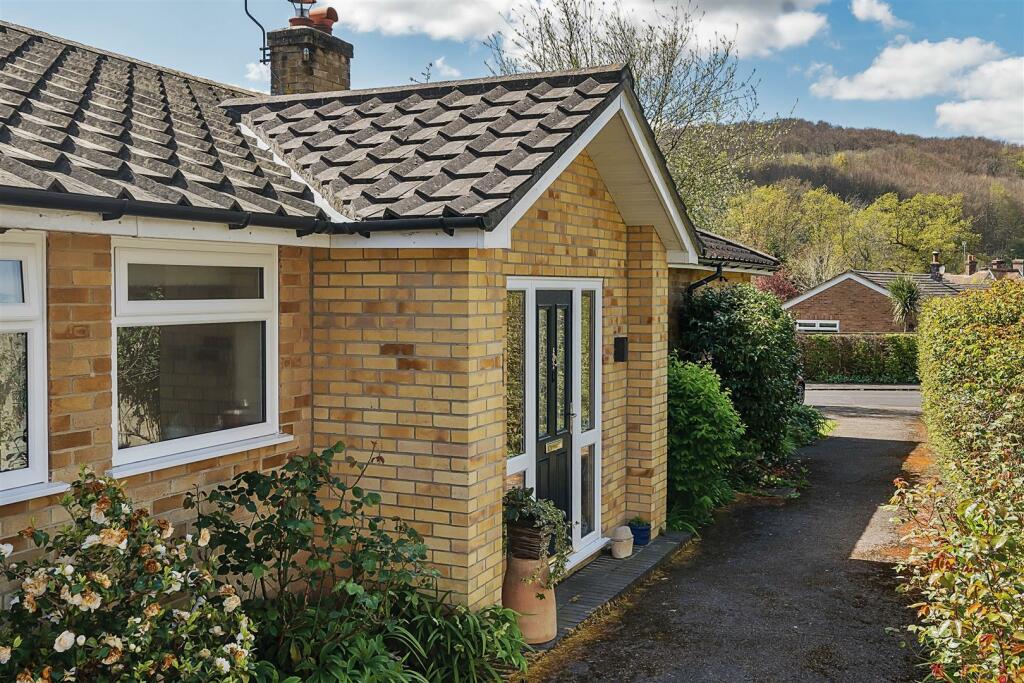 3 bedroom detached house for sale in Heatherfield, Buriton, Petersfield