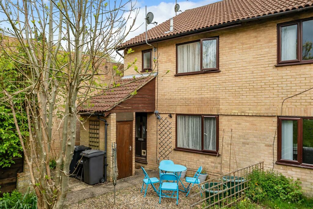 1 bedroom terraced house for sale in Hilders Farm Close, Crowborough, TN6