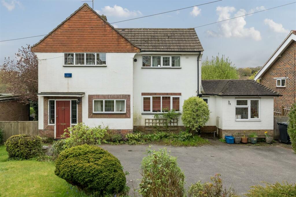 3 bedroom detached house for sale in Crowborough Hill, Crowborough, TN6