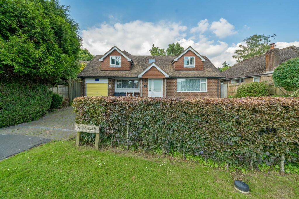 3 bedroom detached house for sale in London Road, Crowborough, TN6