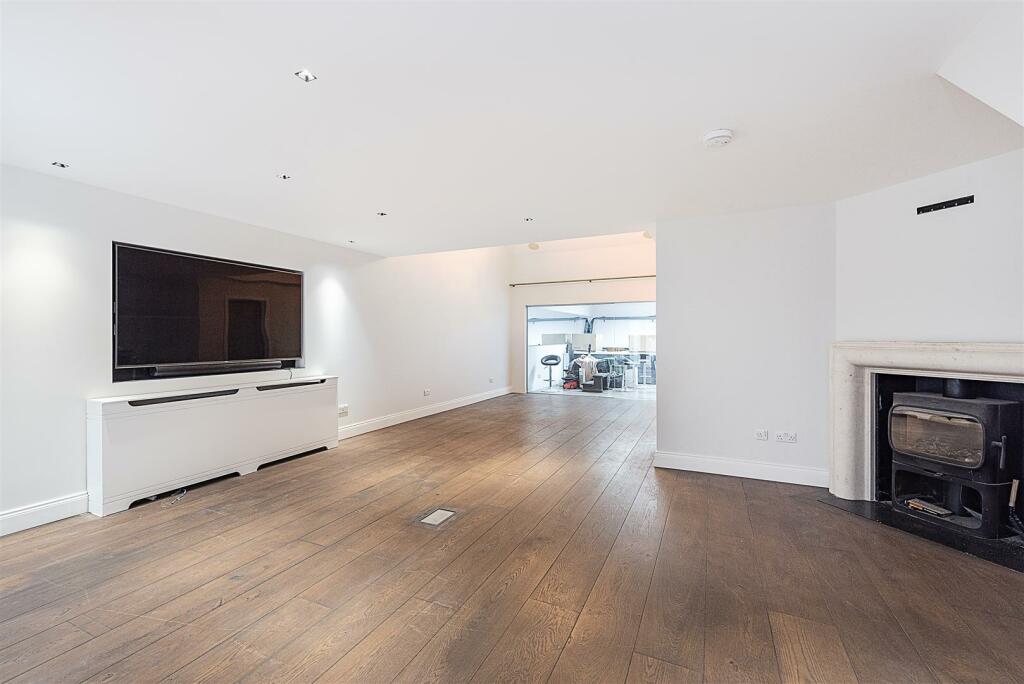 Additional property image - Burston Drive, Park Street, St. Albans