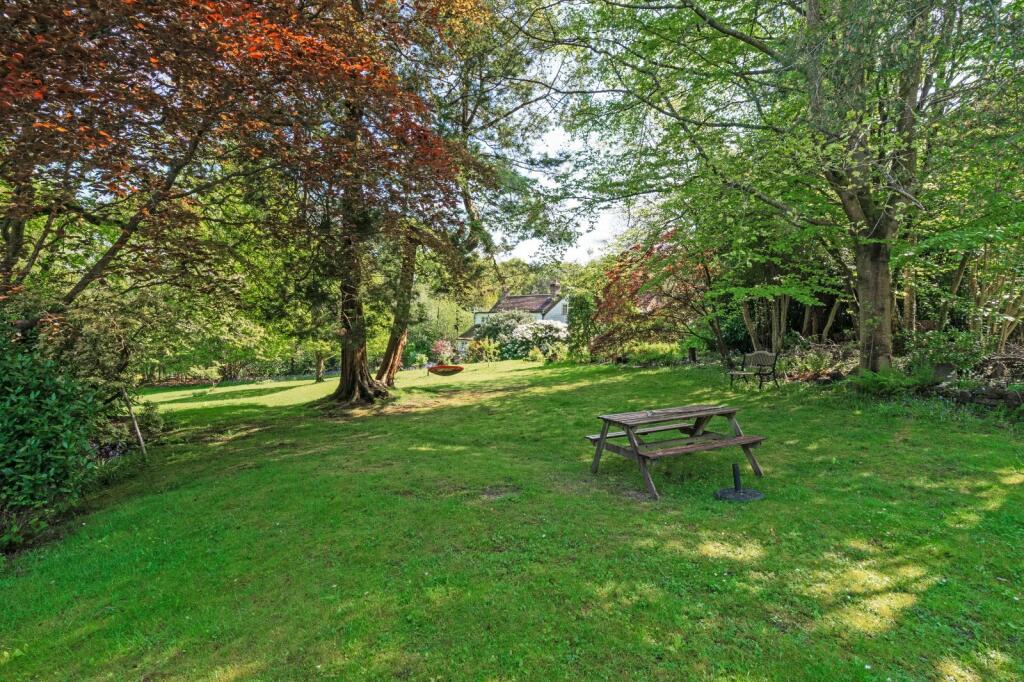 4 bedroom link detached house for sale in Mardens Hill, Crowborough