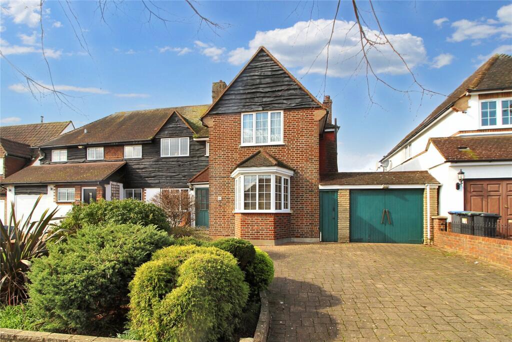 3 bedroom semidetached house for sale in Cotswold Way, Enfield