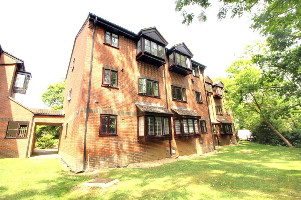 Main image of property: Gladbeck Way, Enfield, Middlesex, EN2