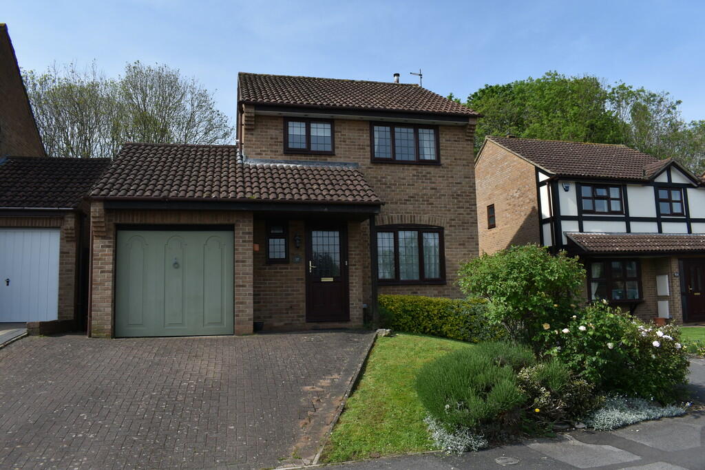 3 bedroom detached house for sale in Savernake Road, BS22