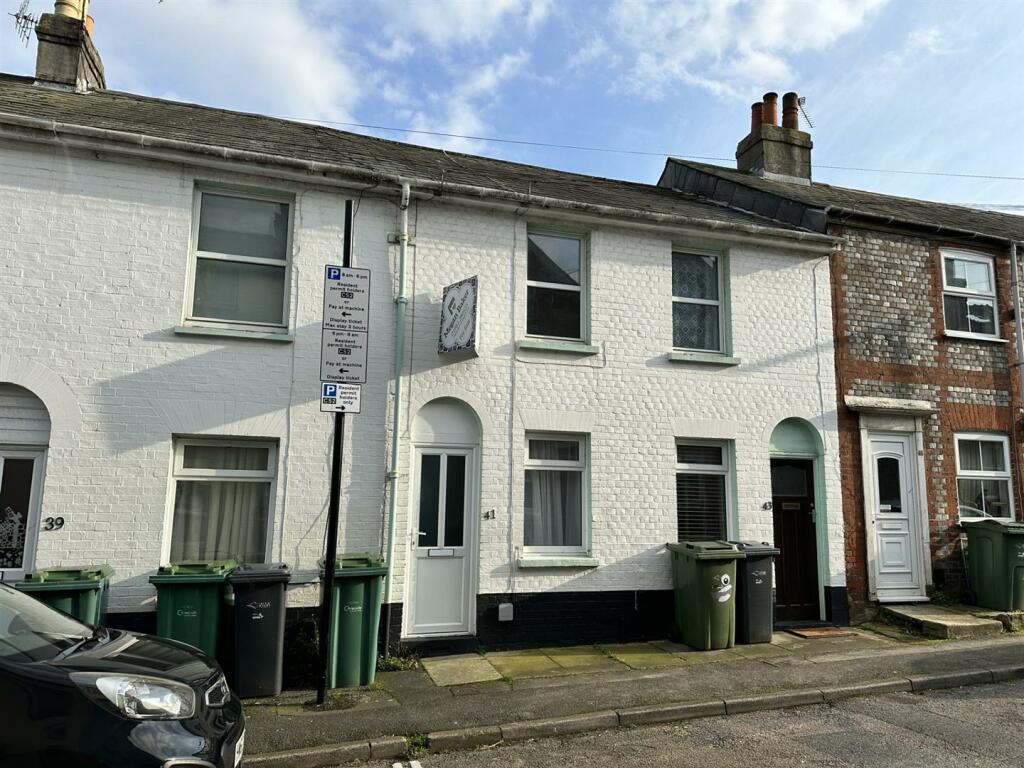 2 bedroom terraced house for sale in St. Marys Road, Cowes, PO31