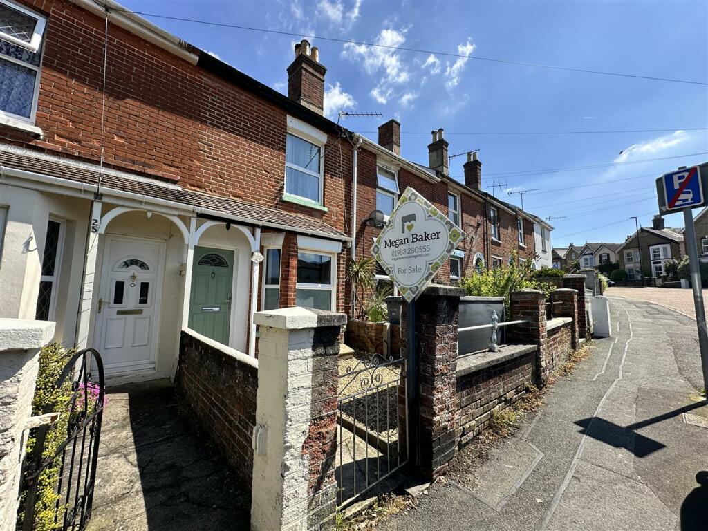 3 bedroom terraced house for sale in Yarborough Road, East Cowes, PO32