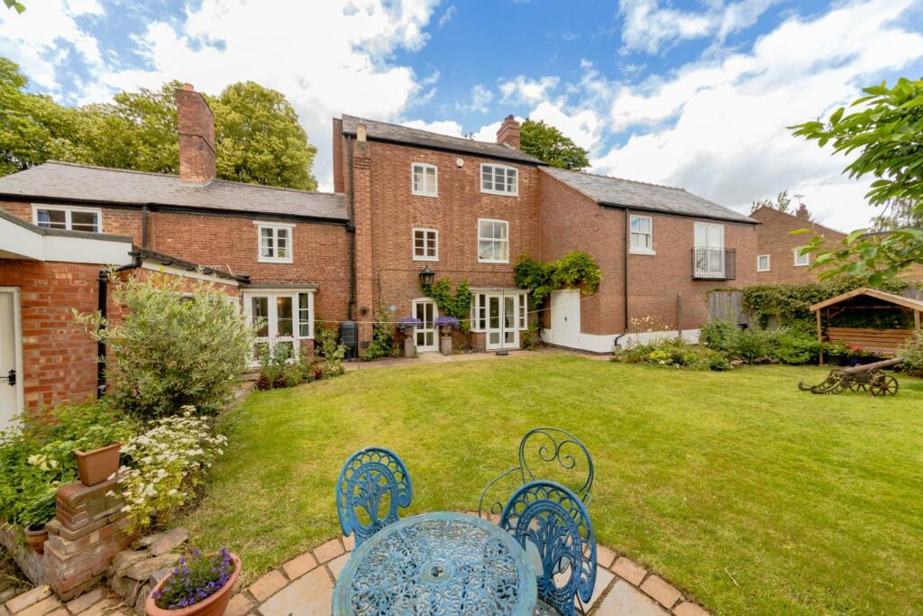 6 bedroom detached house for sale in 5 BEDS & ANNEXE Upper Church