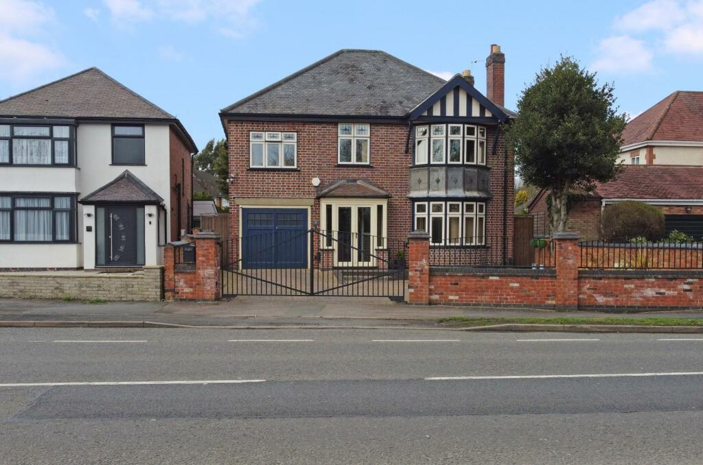 5 bedroom detached house for sale in 5 beds & Annexe Birstall Road