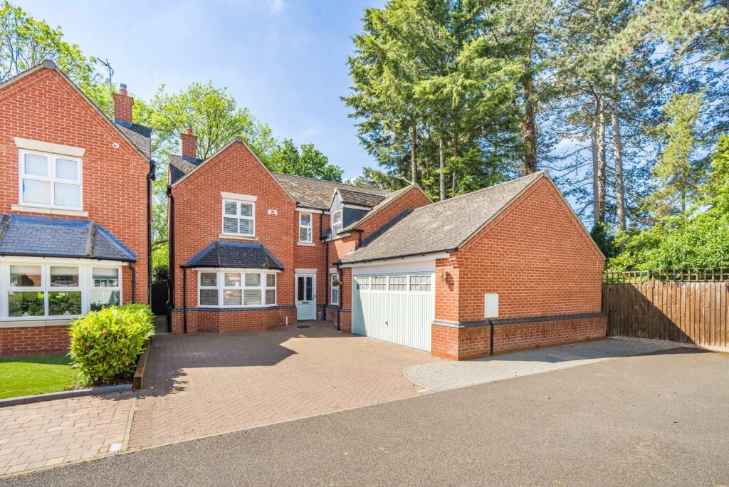 5 bedroom detached house for sale in Newchurch Close, Knighton, Leicester, LE2