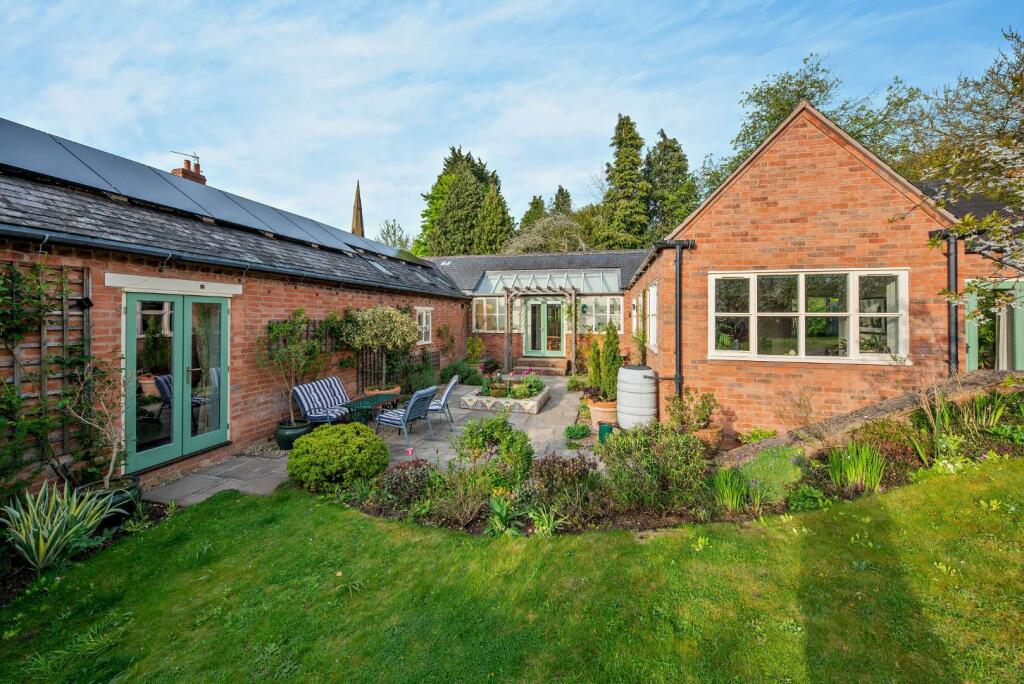 3 bedroom barn conversion for sale in Horseshoe Barn, Gaulby Lane, Stoughton, Leicestershire, LE2