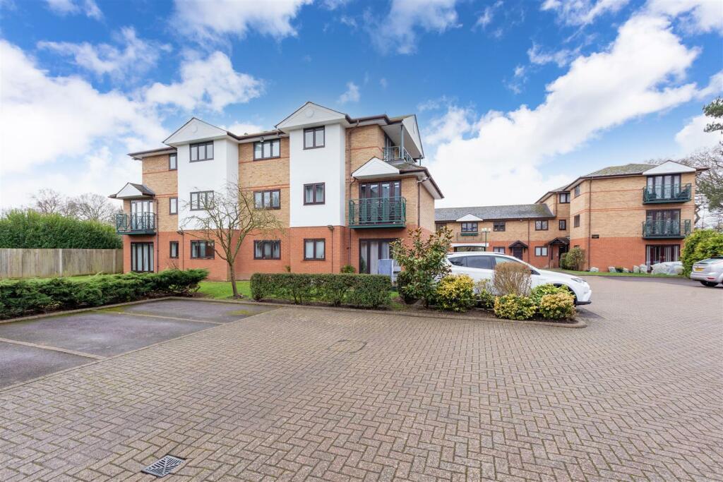 2 bedroom flat for sale in Shaftesbury Court, Ludlow Road, Maidenhead, SL6