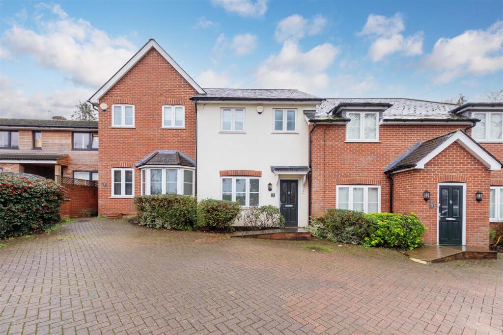 Main image of property: Meadow Bank Cottages, Boyn Hill Road, Maidenhead