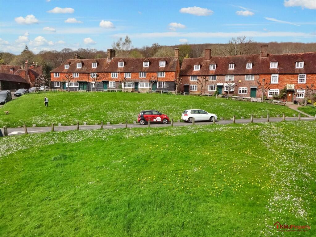 2 bedroom terraced house for sale in The Green, Groombridge, Tunbridge