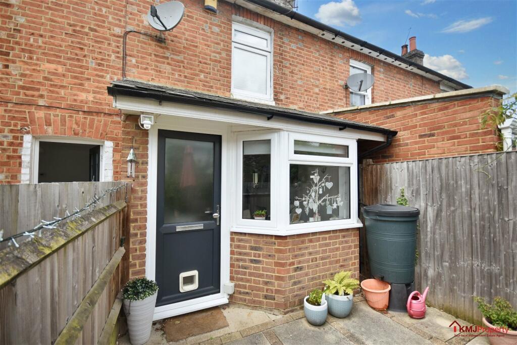 2 bedroom terraced house for sale in Summer Cottages, Burdett Road
