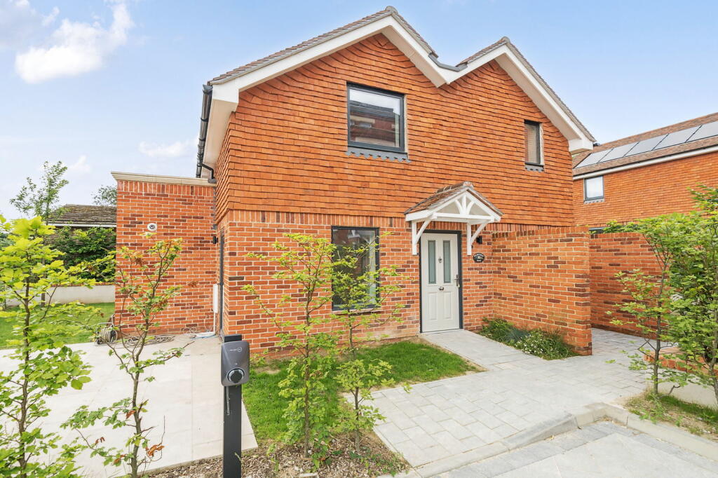 3 bedroom detached house for sale in Craigmore Hall, Crowborough Hill, TN6