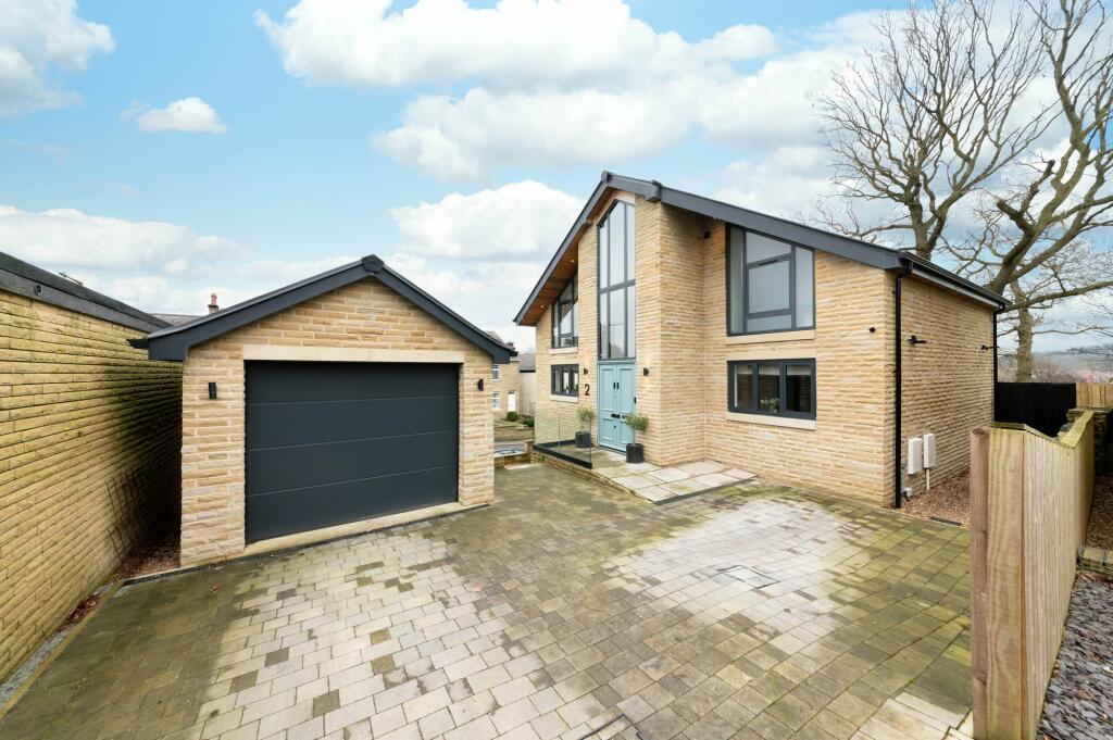 4 bedroom detached house for sale in Delf Garth, Dodworth, S75