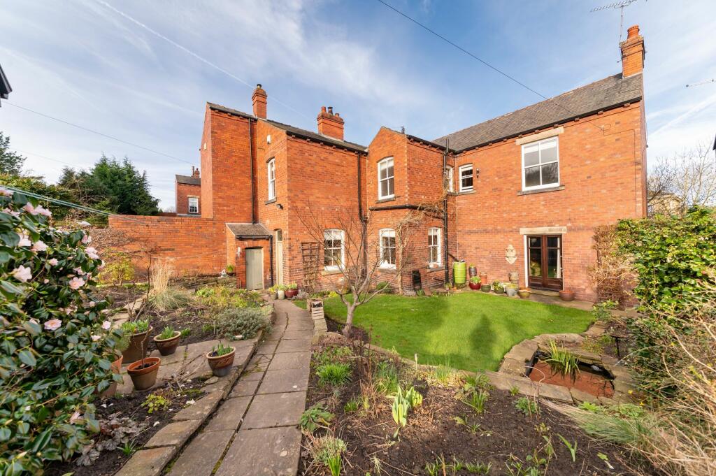 4 bedroom cottage for sale in Yule Croft, Lacey Street/Wakefield Road