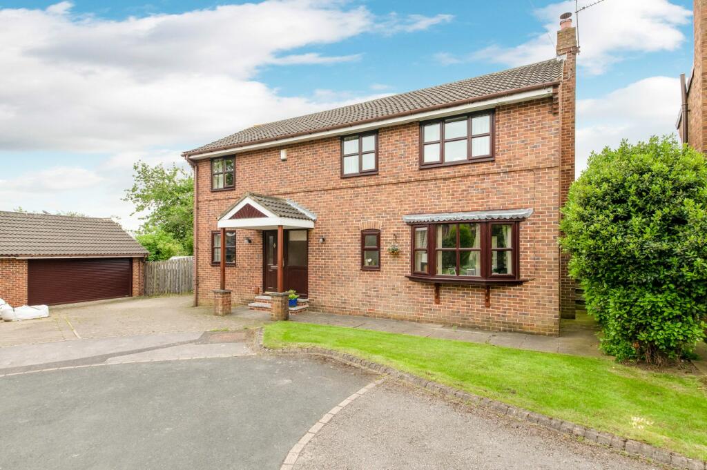 4 bedroom property for sale in Churchfield Court, Darton, S75