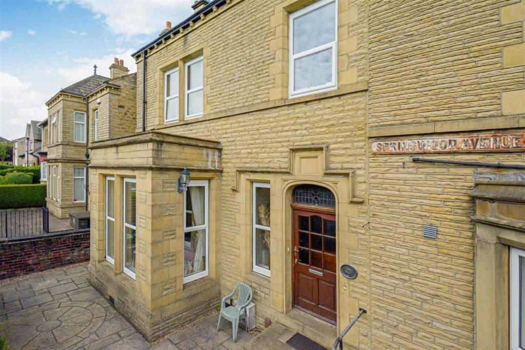 7 bedroom semidetached house for sale in Springwood Avenue, Huddersfield, HD1