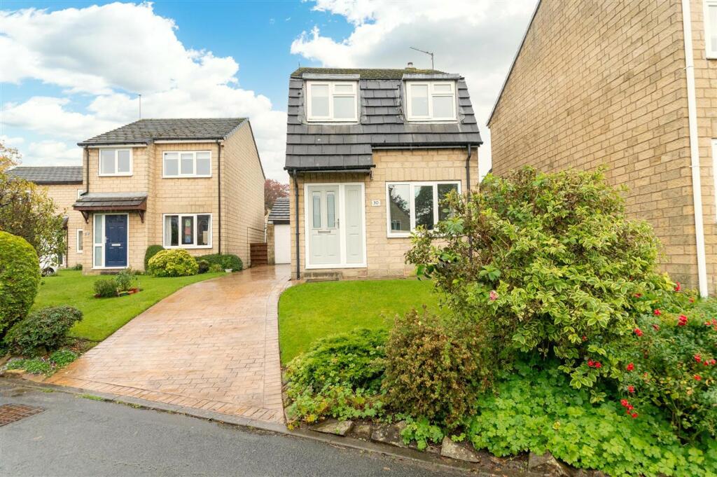 3 bedroom detached house for sale in Sycamore Rise, Holmfirth, HD9