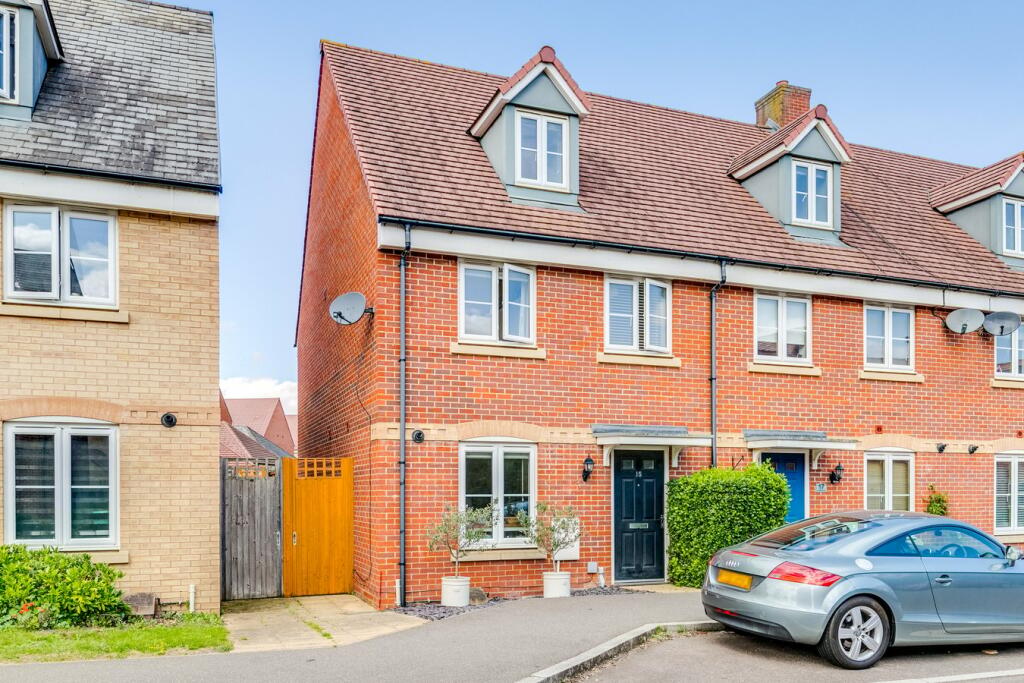 3 bedroom end of terrace house for sale in Erlensee Way, Biggleswade, SG18